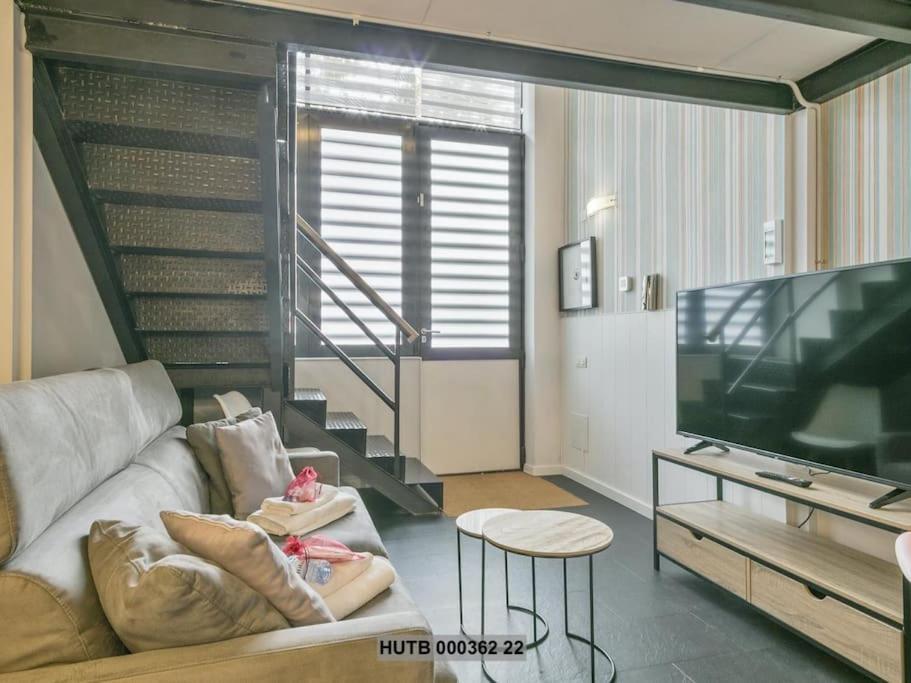 Alcam Futbol Pequeno Apartment Barcelona Exterior photo